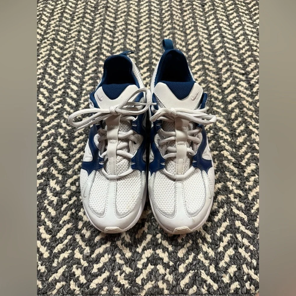NIKE Air Max Graviton Sneaker in White and Valerian Blue Size 8